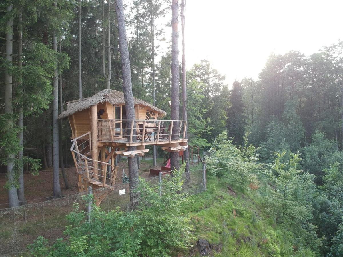 Готель Treehouse U Rybnika Osecna Екстер'єр фото
