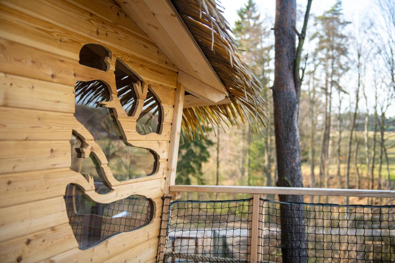 Готель Treehouse U Rybnika Osecna Екстер'єр фото