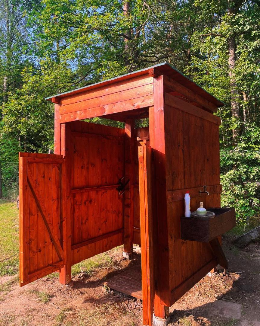 Готель Treehouse U Rybnika Osecna Екстер'єр фото