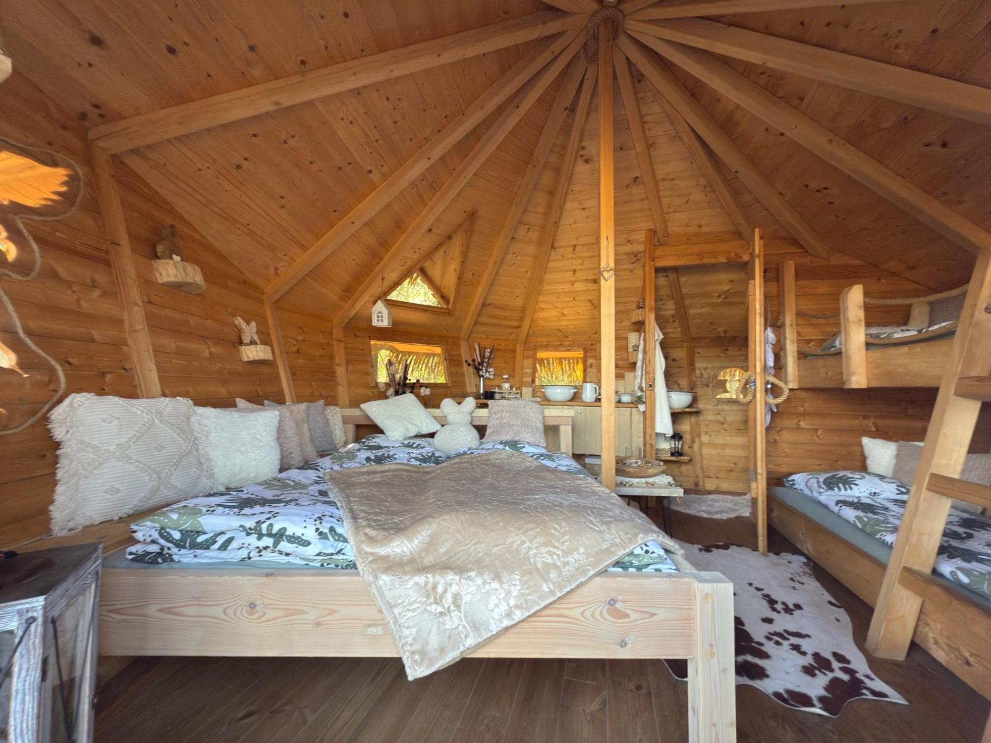 Готель Treehouse U Rybnika Osecna Екстер'єр фото
