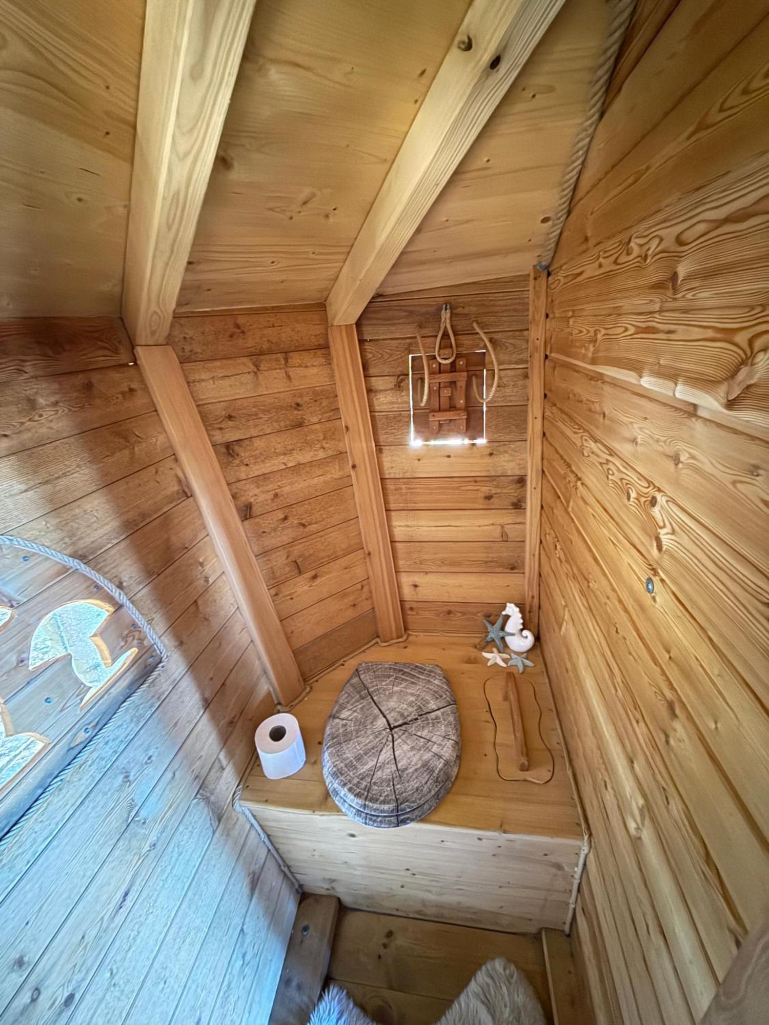 Готель Treehouse U Rybnika Osecna Екстер'єр фото