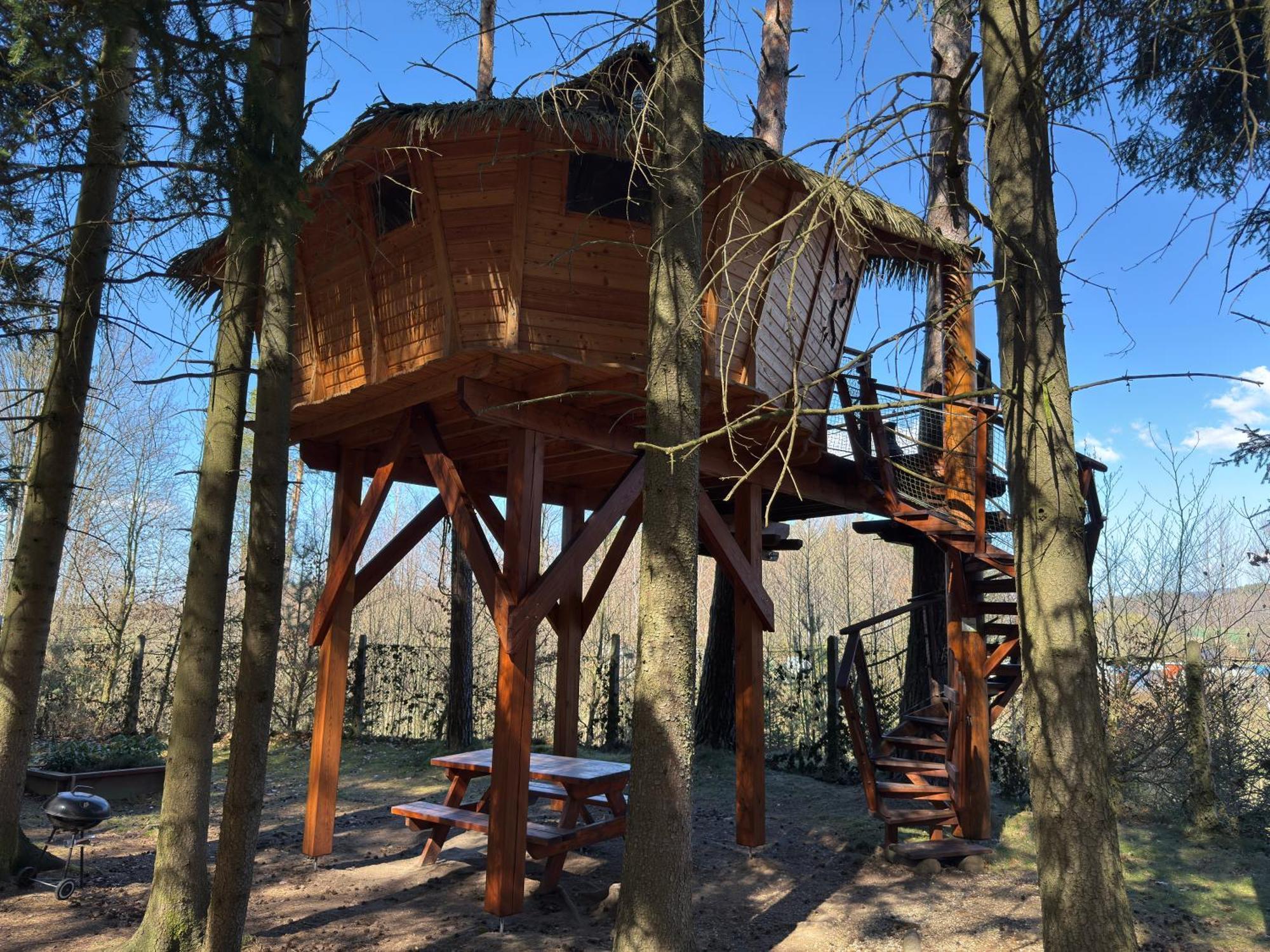 Готель Treehouse U Rybnika Osecna Екстер'єр фото